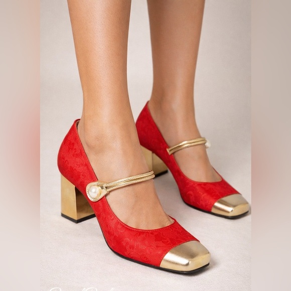 Fly Q Shoes - Elegant Red Mary Jane Heels with Gold Cap Toe